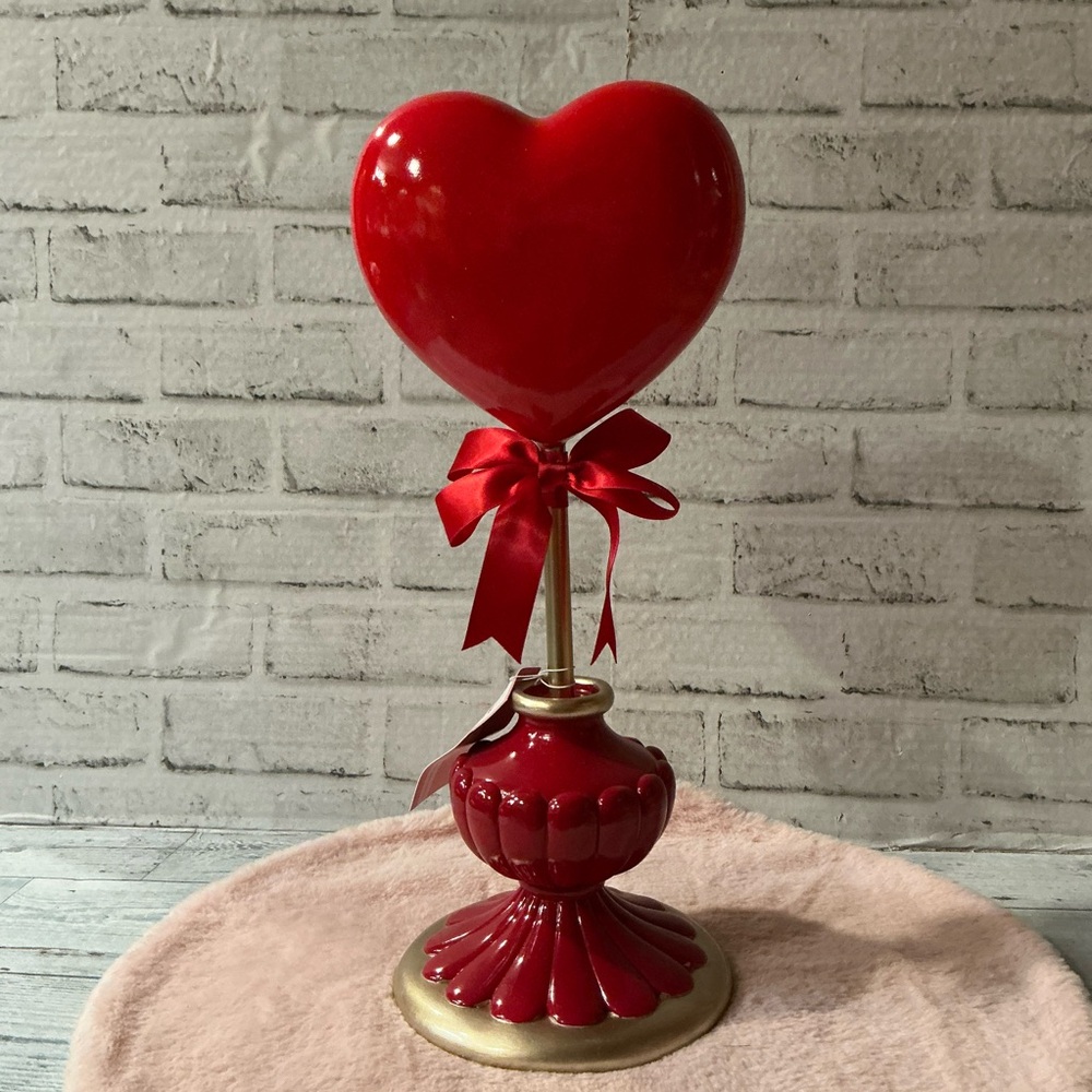 BELLA LUX 15in Heart On Base Valentine Decor